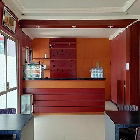 Oyo 92098 Kost Orange Syariah Hotell Makassar Exteriör bild