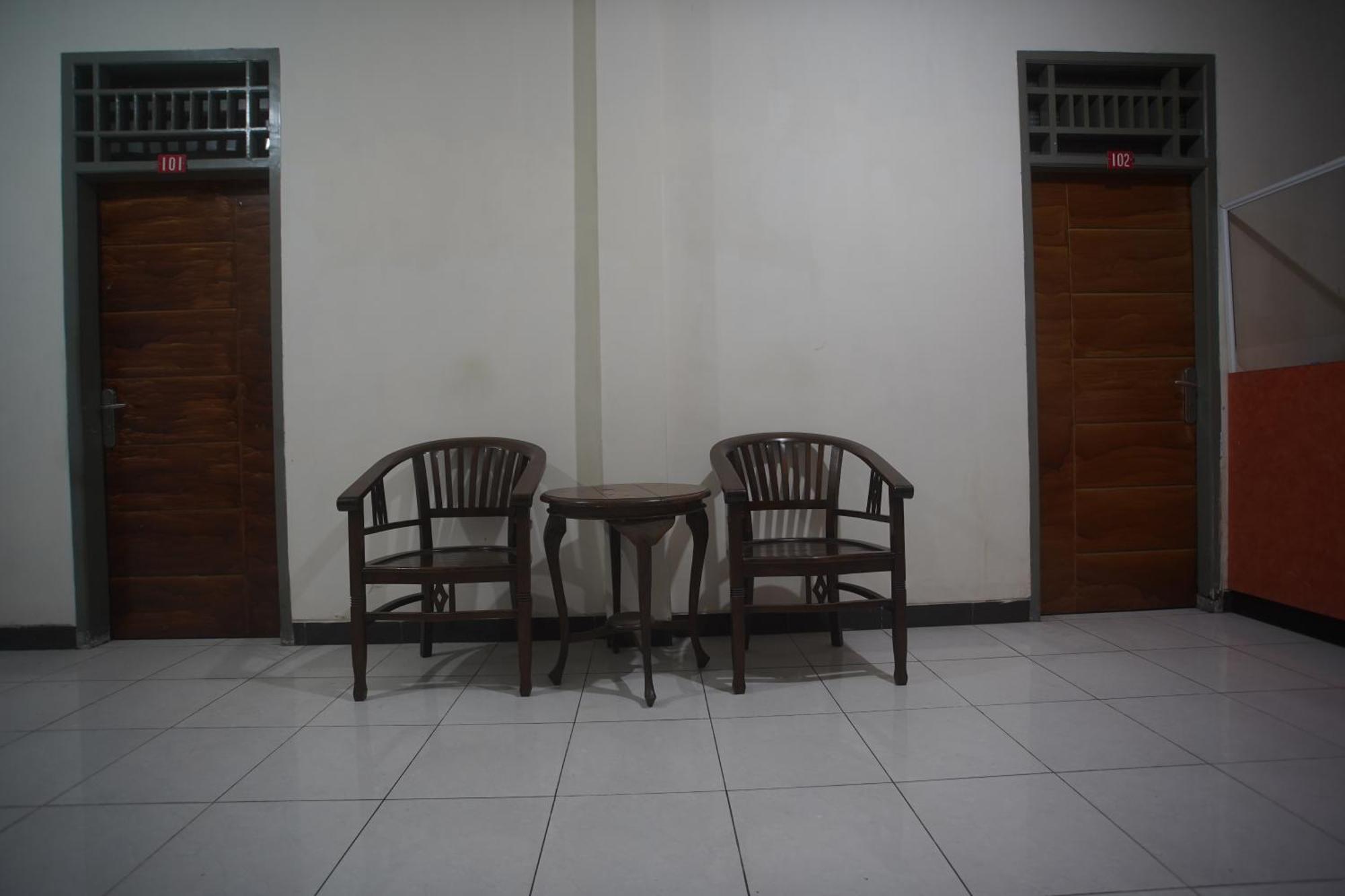 Oyo 92098 Kost Orange Syariah Hotell Makassar Exteriör bild