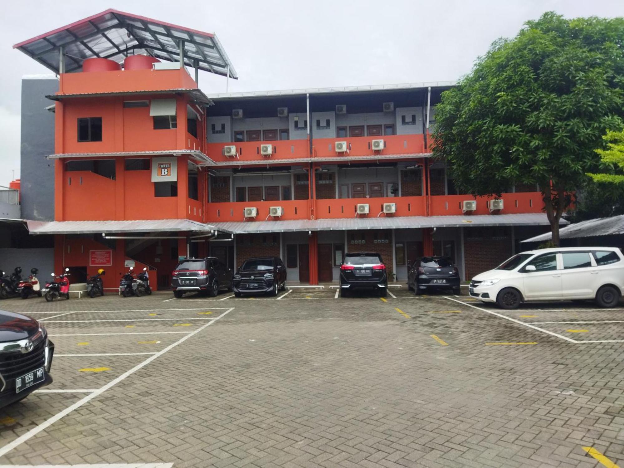 Oyo 92098 Kost Orange Syariah Hotell Makassar Exteriör bild