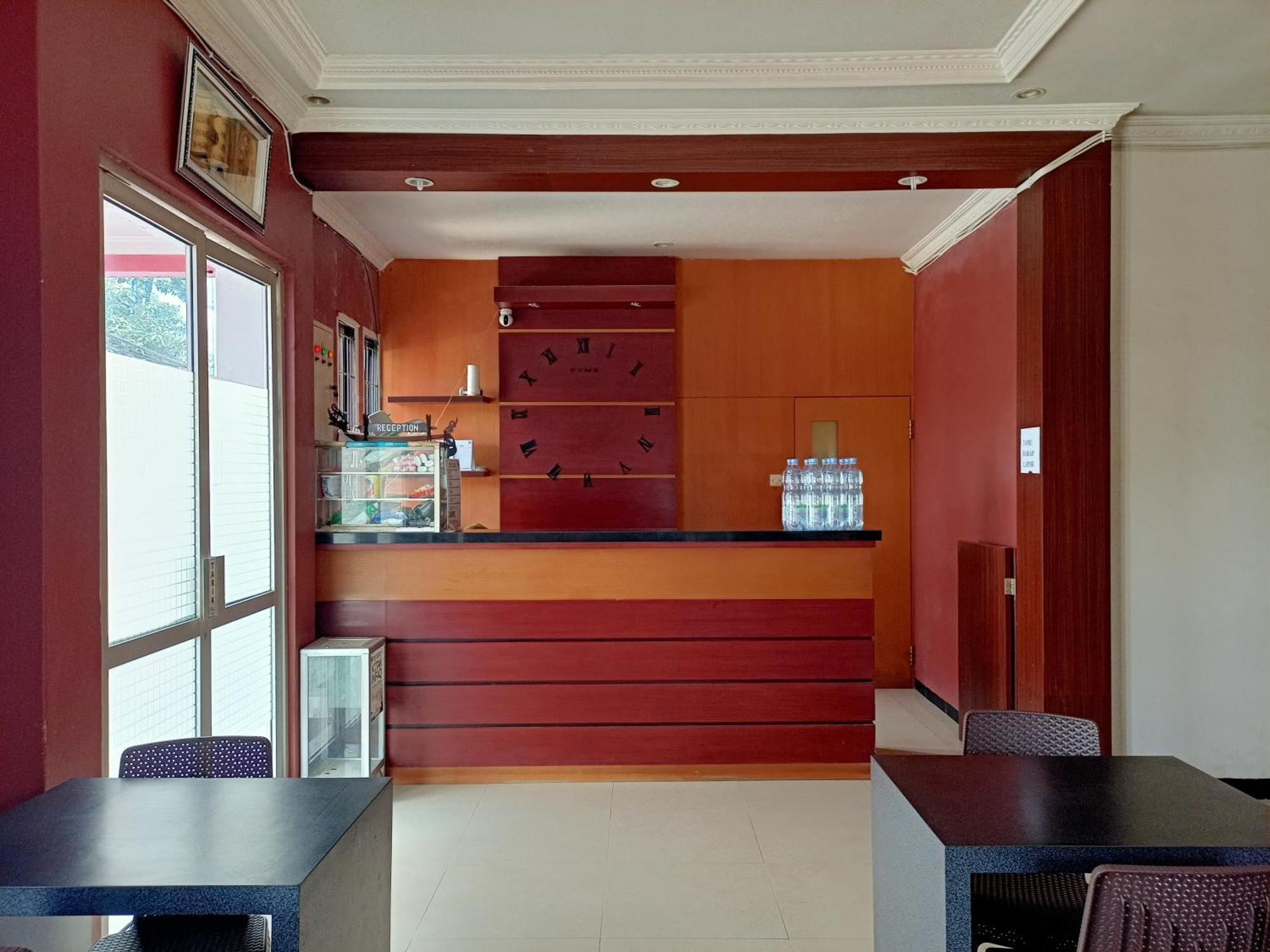 Oyo 92098 Kost Orange Syariah Hotell Makassar Exteriör bild