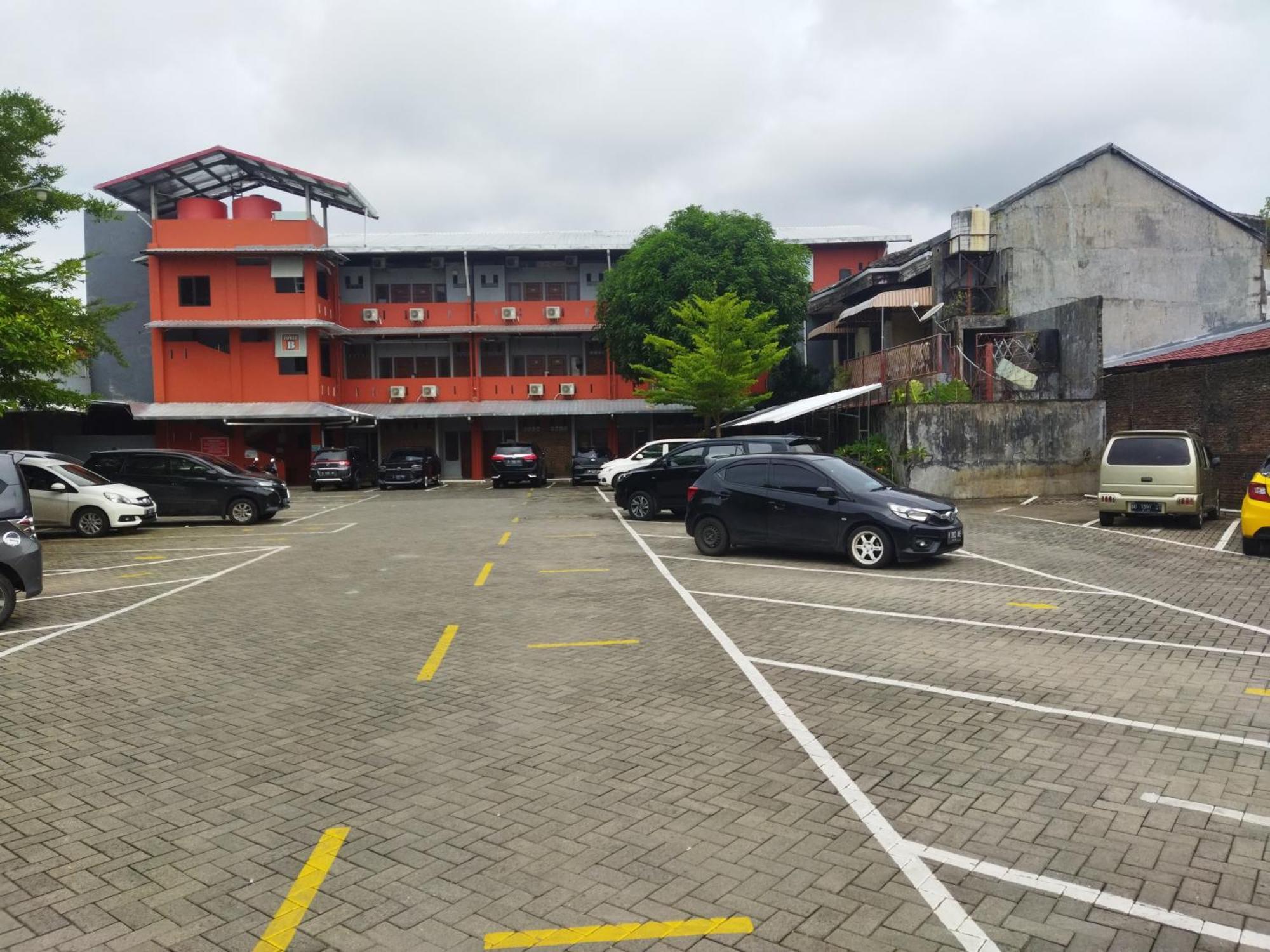 Oyo 92098 Kost Orange Syariah Hotell Makassar Exteriör bild