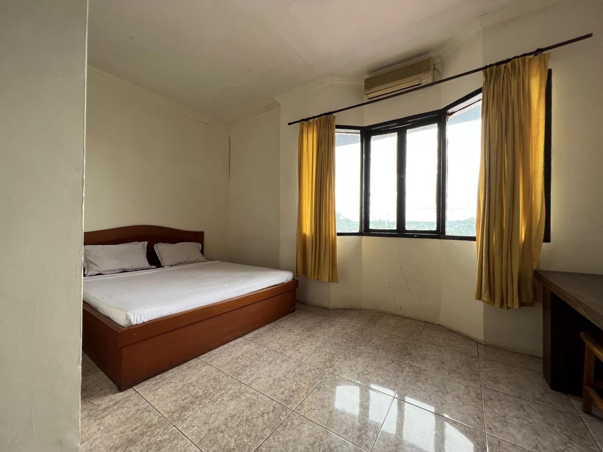 Oyo 92098 Kost Orange Syariah Hotell Makassar Exteriör bild