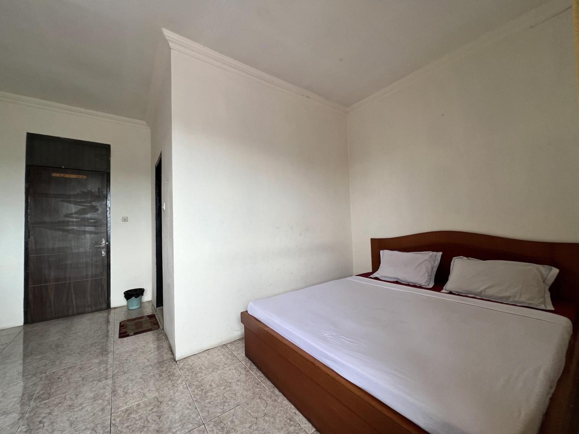 Oyo 92098 Kost Orange Syariah Hotell Makassar Exteriör bild